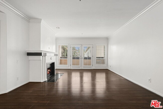 Building Photo - 5224 Zelzah Ave