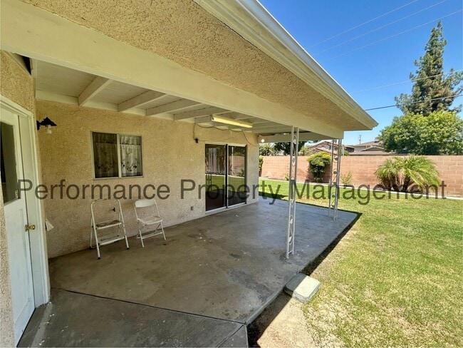 Building Photo - Beautiful 4 Bed/2 Bath 55+ Home w/ RBP & S...
