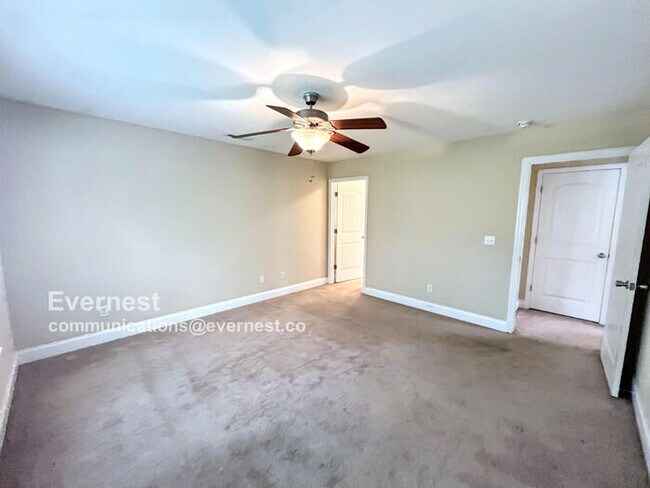 Building Photo - 1521 Southernwood Dr