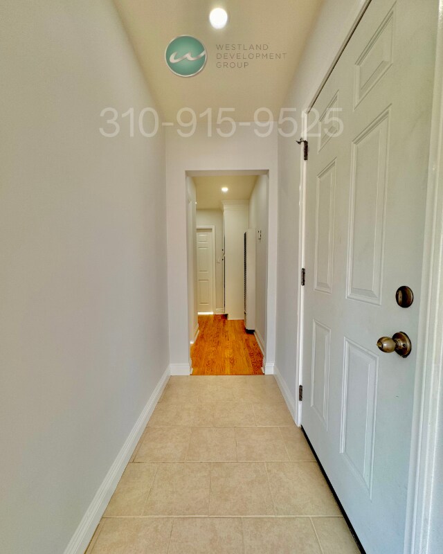 Building Photo - 3166 S Barrington Ave