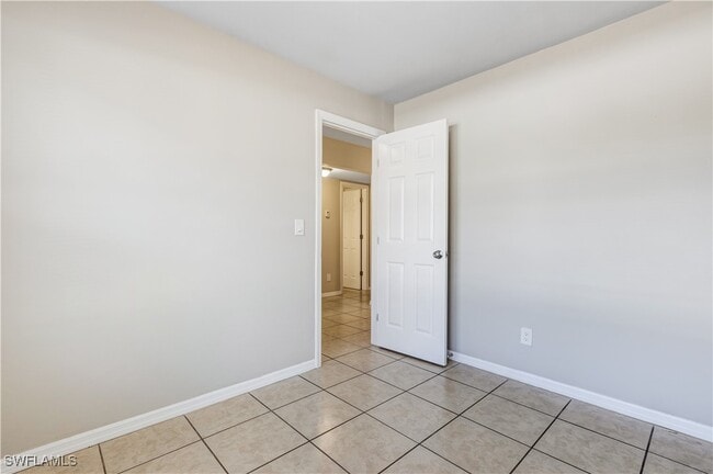 Building Photo - 5453 16th Pl SW