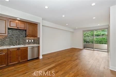 Building Photo - 627 Deep Valley Dr