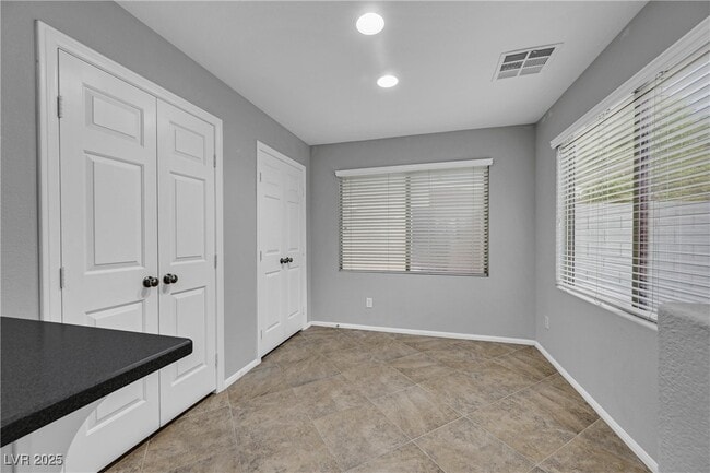 Building Photo - 663 Homewillow Ave