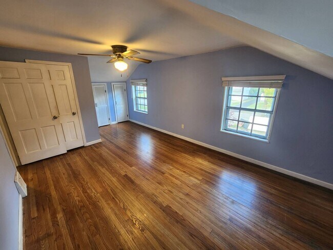 Building Photo - Charming 3-Bedroom Property in Prime Location