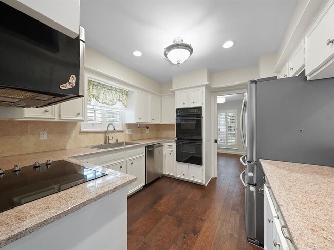 Building Photo - 12707 Trail Hollow Dr