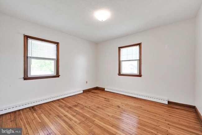 Building Photo - 27 Roselle Ave