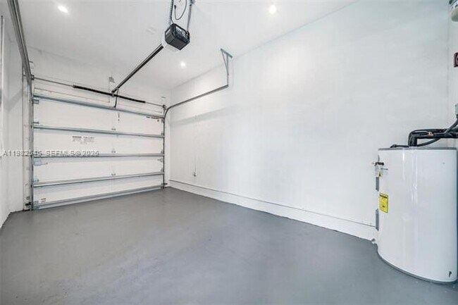 Building Photo - 2937 SW 21st St