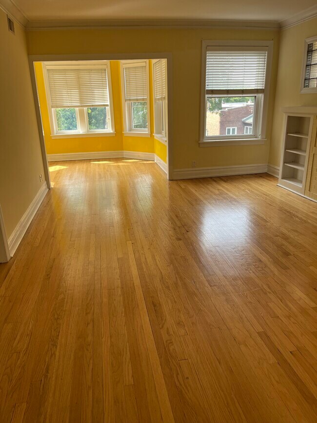 Building Photo - 4215 N Francisco Ave