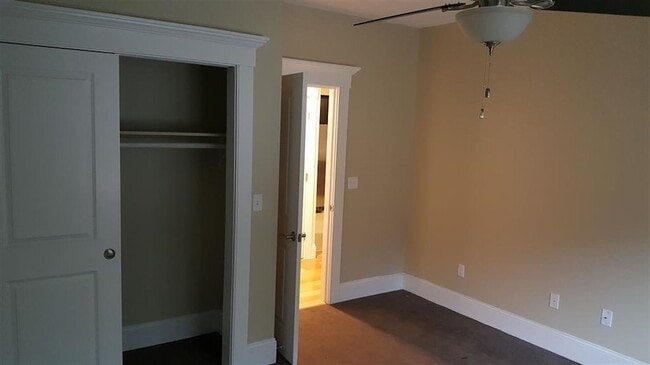 Building Photo - 2 Silver St