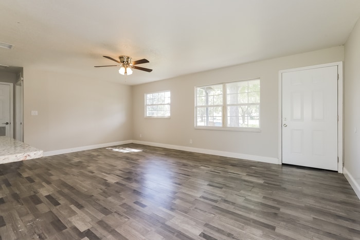 Building Photo - 147 NW 10th Dr