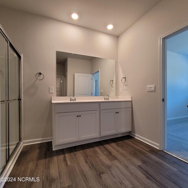 Building Photo - 7136 Foxhollow Ln