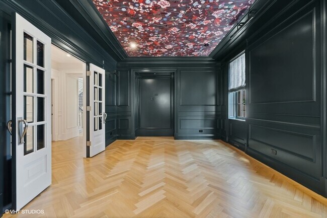 Building Photo - 2700 N Lakeview Ave