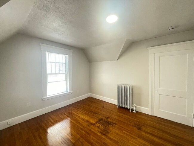 Building Photo - 408 Central St