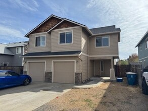 Building Photo - Duplex SW Redmond