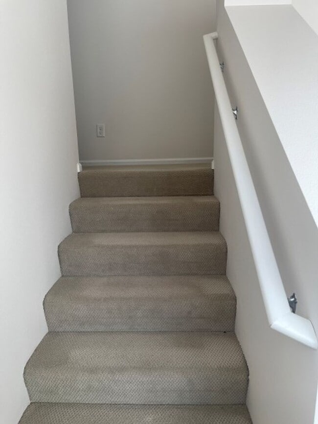 Building Photo - 3bd/2.5ba Lynnwood Townhome