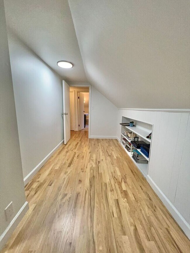 Building Photo - Update 4 Bed 2 Bath House in Old Town! Ava...