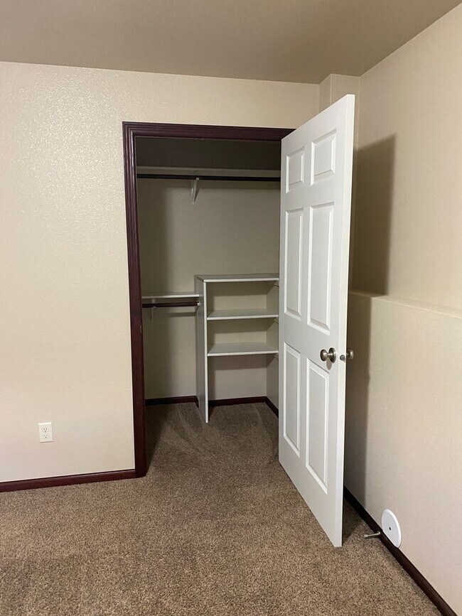 Building Photo - 332 Little Rock Ct