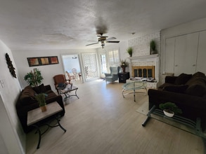 Building Photo - 2202 Shannon Ln