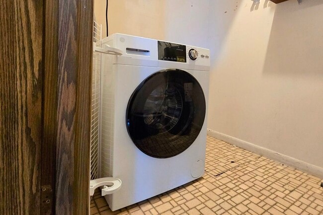 Building Photo - 903 Bidwell Dr