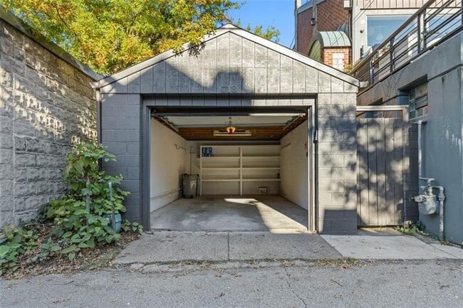 Building Photo - 718 Filbert St