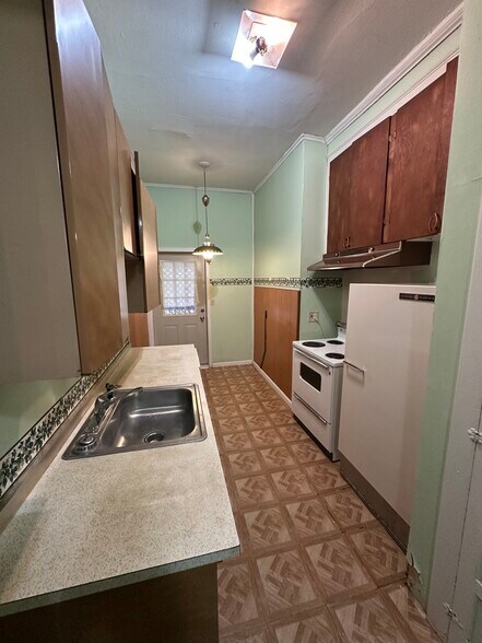 Building Photo - 926 Diamond Park