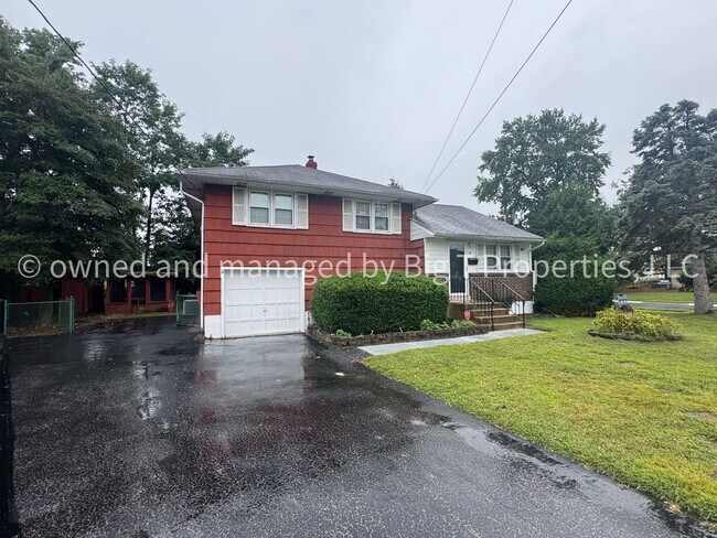 Primary Photo - 3 Bedroom Home Available For Rent!