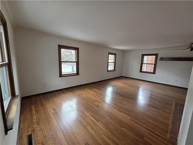 Building Photo - 28 E Jeffrey Pl