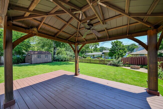 Building Photo - 36 Robin Hill Dr