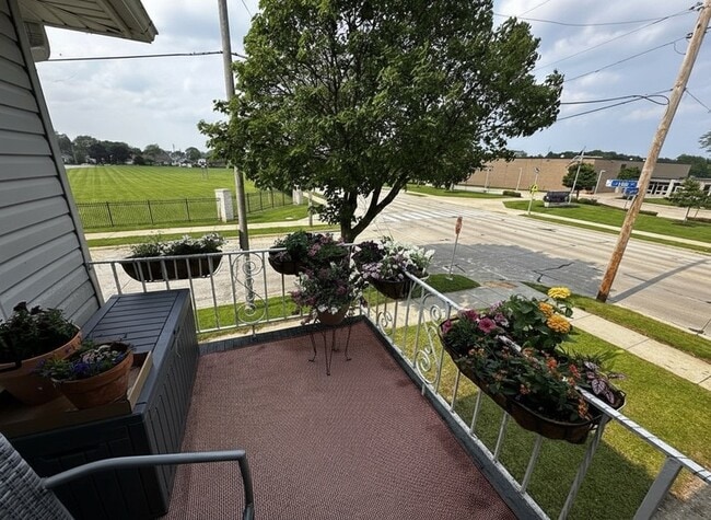 Building Photo - 4945A S Lake Dr