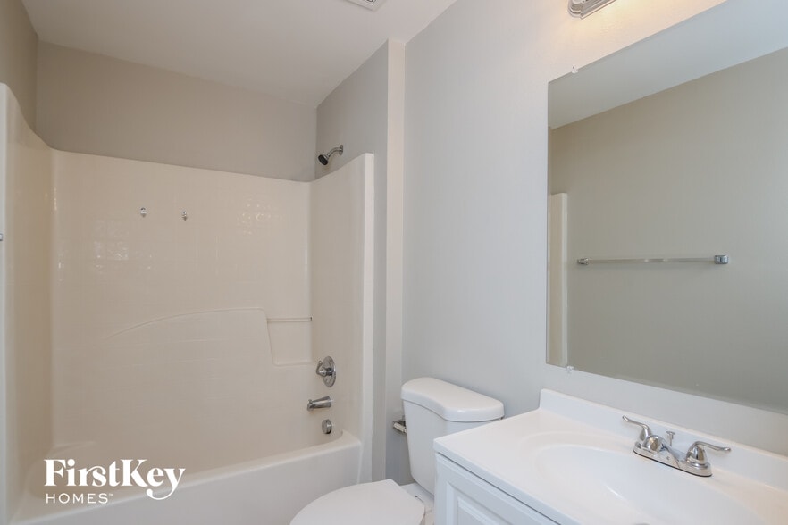 Building Photo - 1338 Pakenham St NW