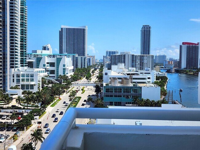 Building Photo - 3000 S Ocean Dr