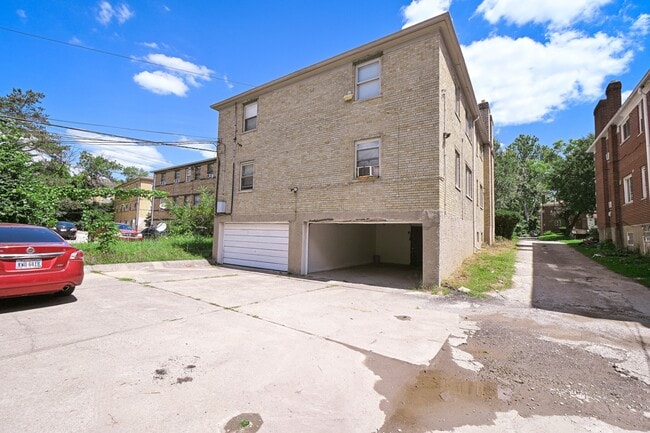 Building Photo - 7139 Eastlawn Dr