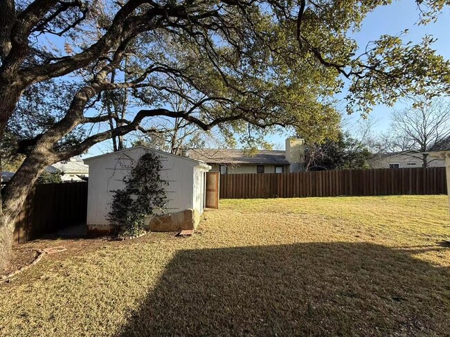 Building Photo - 9005 Bubbling Springs Trail