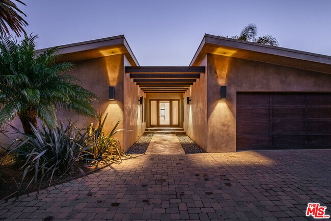 Primary Photo - 20247 Piedra Chica Rd
