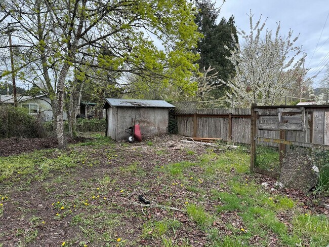 Building Photo - Perfectly Located 3 Bedroom Home