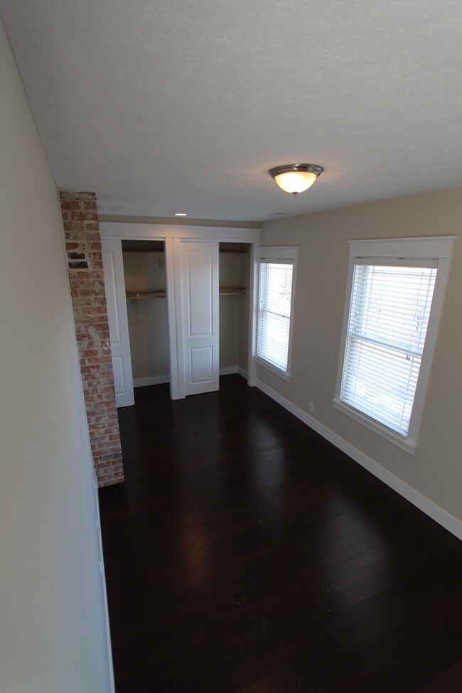 Building Photo - Luxury Finishes - Top-Floor Duplex Unit -- Mid-Town with a View