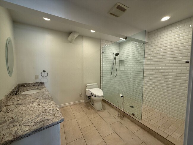 Building Photo - Beautiful 3BD/3BA Townhome in Carlsbad