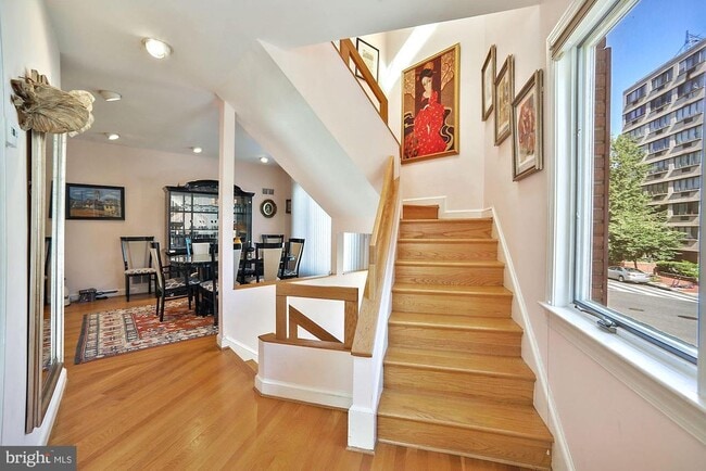 Building Photo - 837 New Hampshire Ave NW