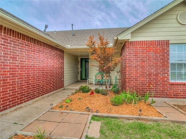 Building Photo - 5713 SE 85th St