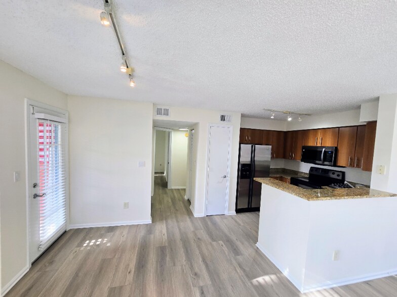 Building Photo - 1125 Crystal Way
