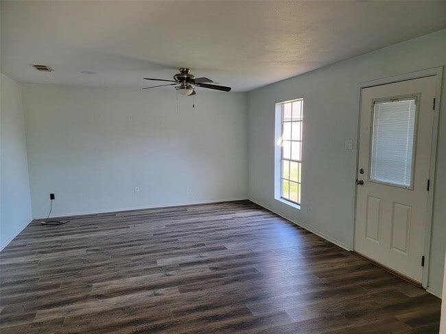 Building Photo - 257 Austin St