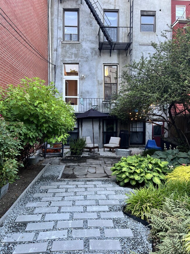 Building Photo - 82 Butler St