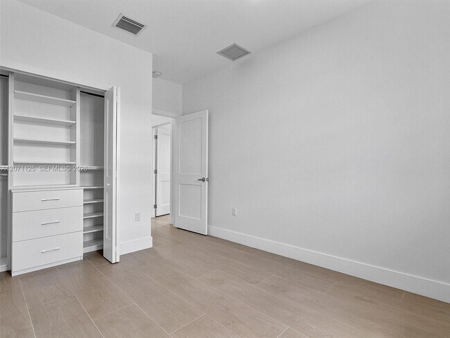 Building Photo - 112 Florida Ave