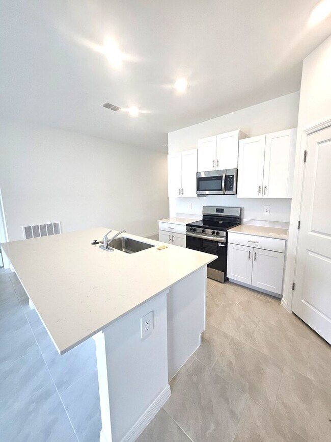 Building Photo - Brand New Rotonda home