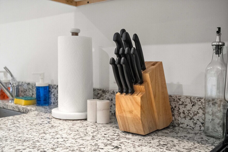 Building Photo - 209 9th St