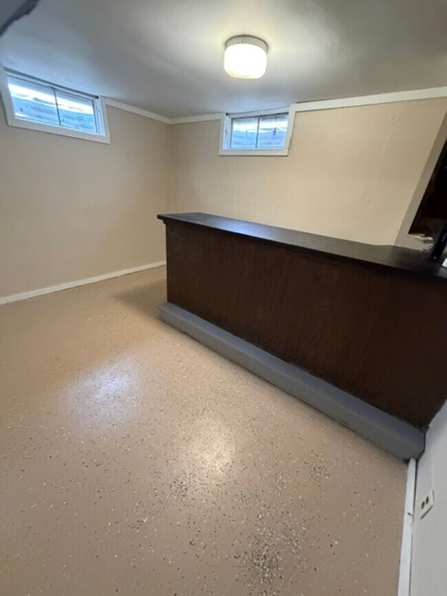 Building Photo - Central Davenport 4 Bedroom House