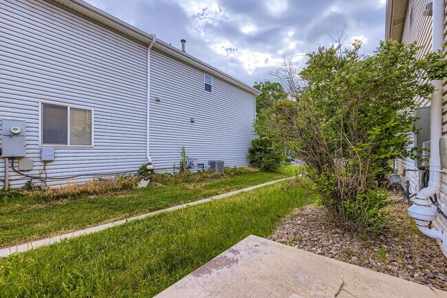 Building Photo - 5205 Dudley St