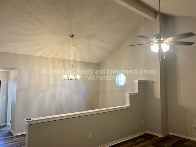 Building Photo - 504 Easy St