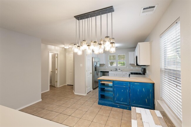 Building Photo - 2224 Bluffstone Dr