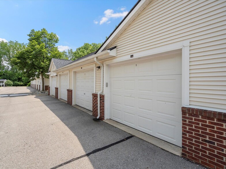 Building Photo - 331 Scio Village Ct
